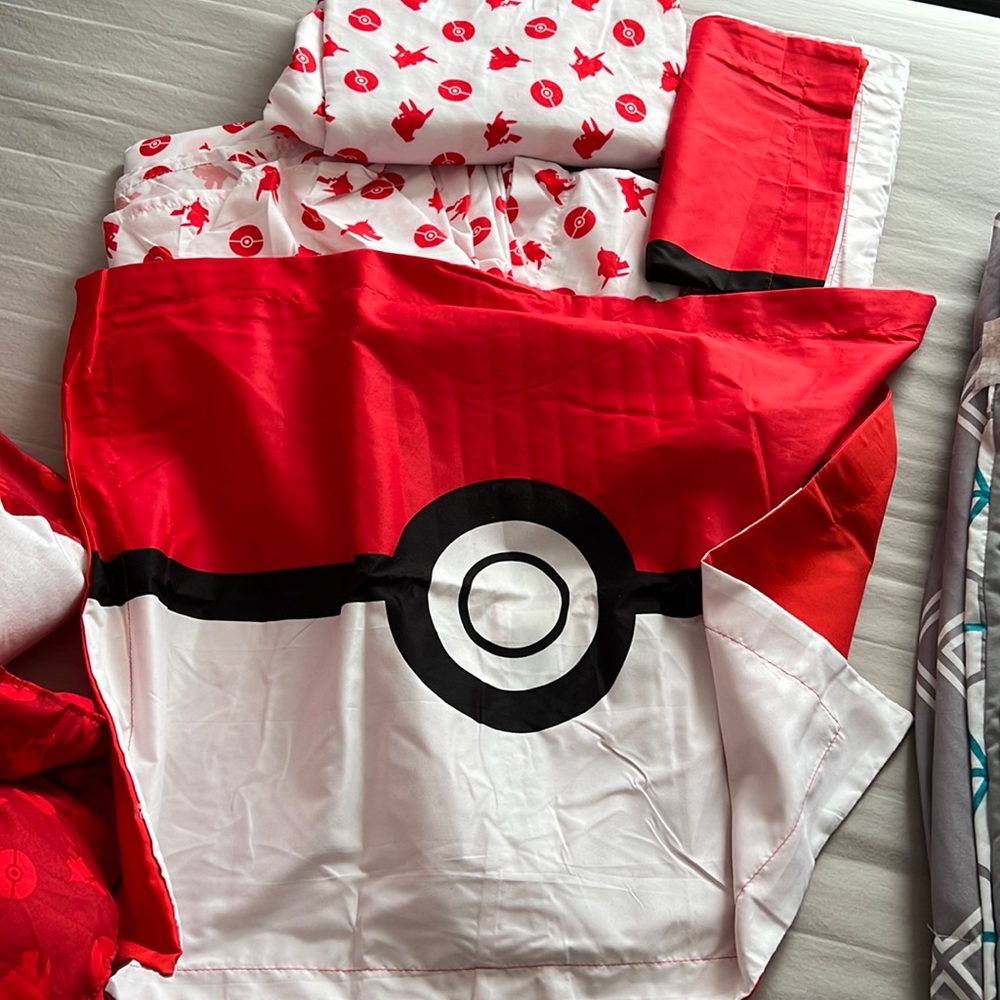 Pokémon Full Size Comforter and Sheet set